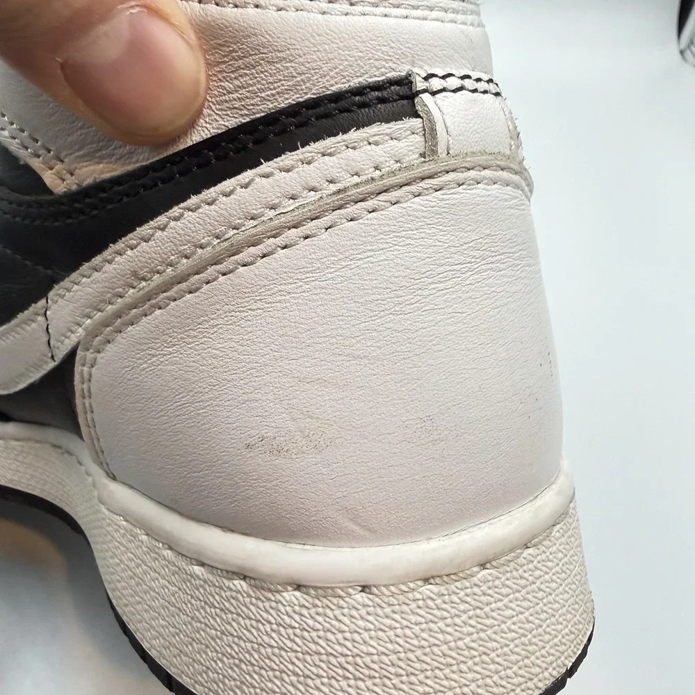 NIKE AIR JORDAN 1 RETRO HIGH OG‎ BLACK / WHITE FD1437 010-Youth Size 6Y Euc